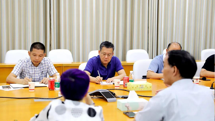 現(xiàn)場辦公：郴州高新區(qū)管委會(huì)主任李黎明為炬神電子排憂解難