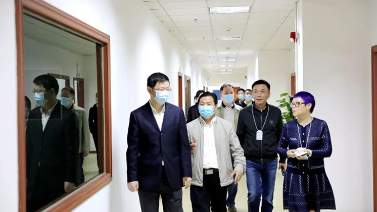 省政府口岸辦副主任、省商務(wù)廳口岸處處長羅專一行蒞臨炬神電子開展聯(lián)點服務(wù)工作