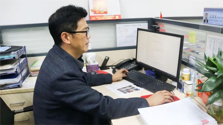 伍國良，“卷王”實錘了！